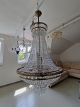 Demonstration of basket crystal chandelier in daylight 2