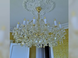 A medium-sized Theresian chandelier in the bedroom