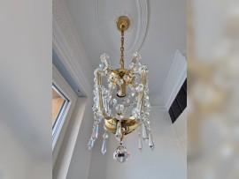 A small Maria Theresa chandelier in the bathroom