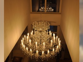 Chandelier with adjustable hanging height