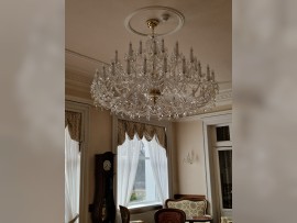 Chandelier in the extinguished state