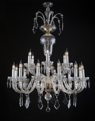 Luxurious tall chandelier with 18 arms with flat crystal pendeloques